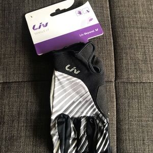 LIV Tangle cycling gloves